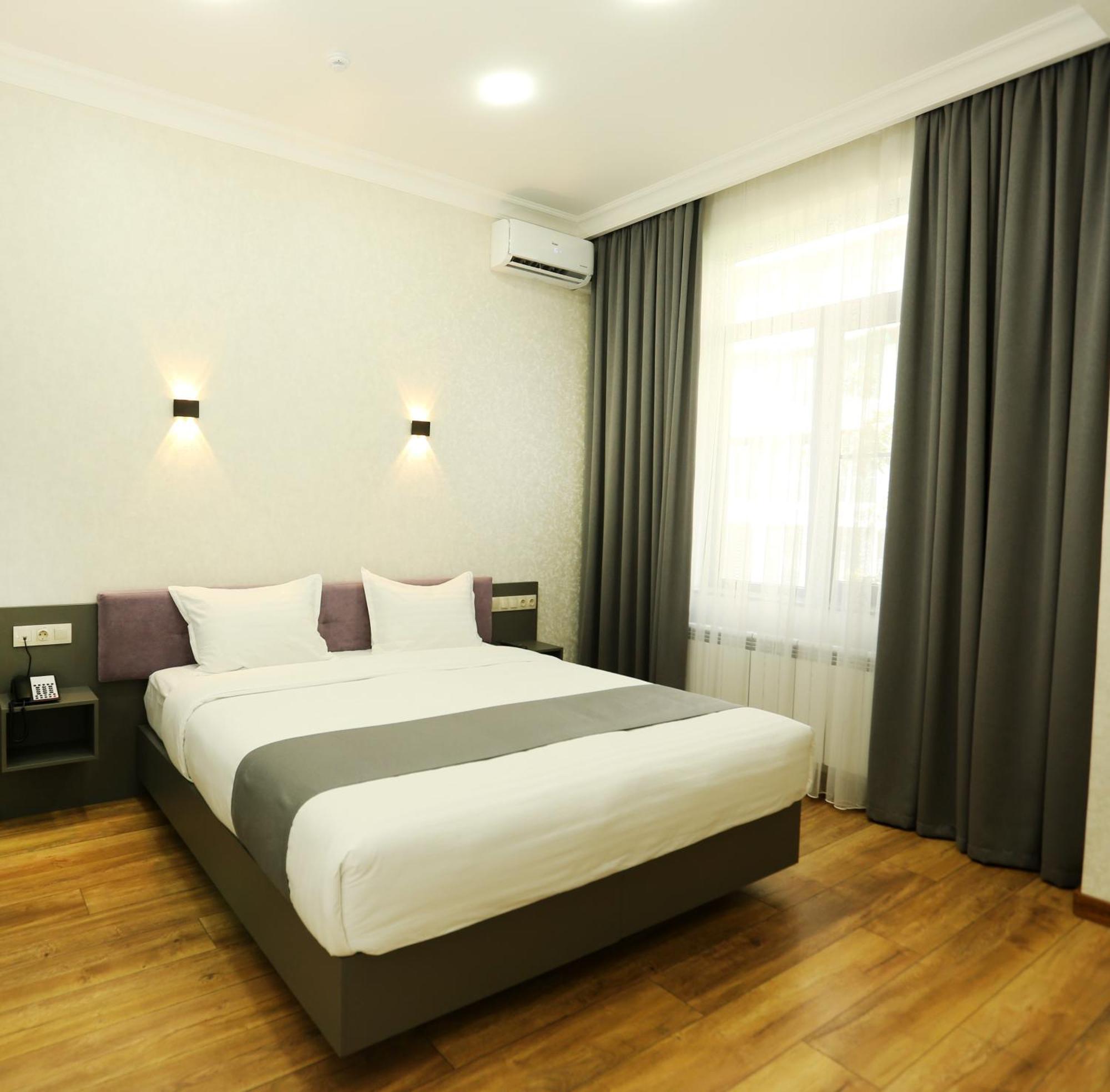 Parklane Hotel Tasjkent Rum bild